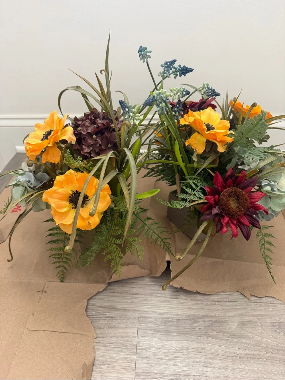 Rustic artificial silk wildflower & foliage arrangements in floral foam, 2 sets
